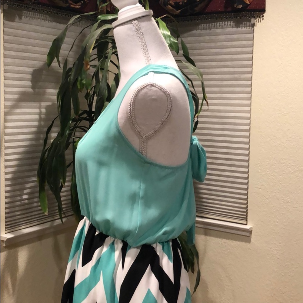Dress - Picture 3 of 4